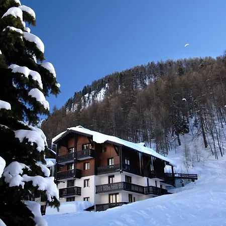 Les Hauts Du Rogoney 4*